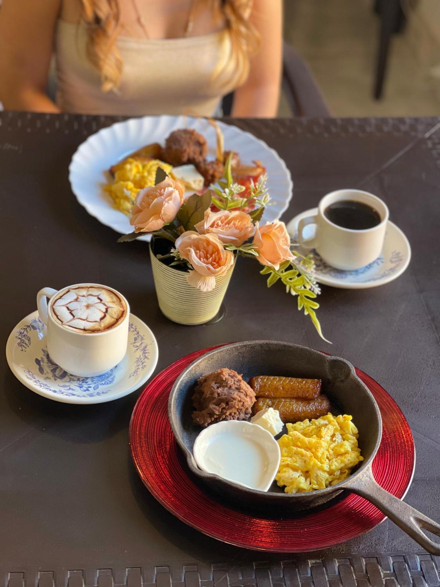 Hotel Y Cafe Ixmati Suchitoto エクステリア 写真