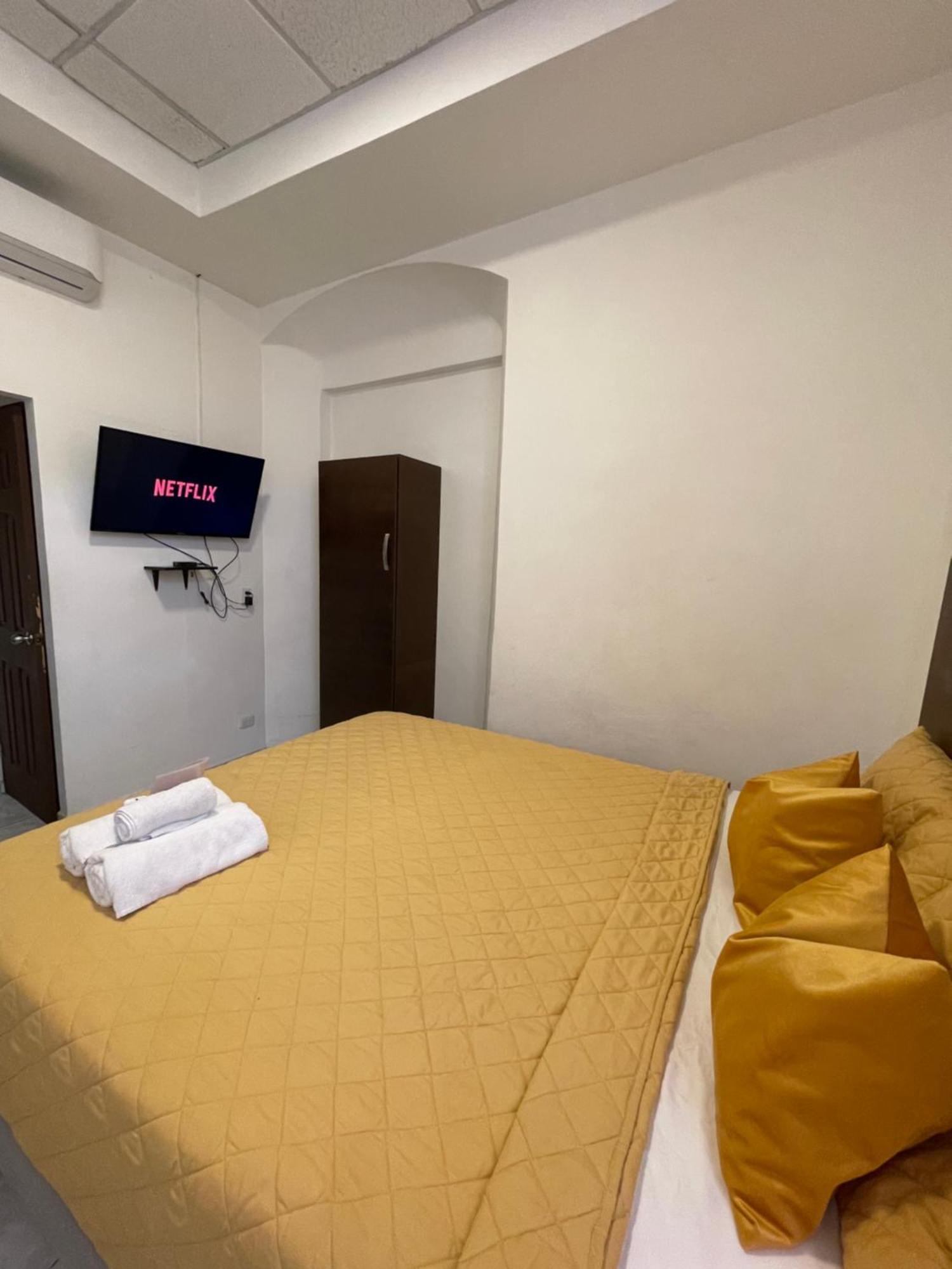 Hotel Y Cafe Ixmati Suchitoto エクステリア 写真