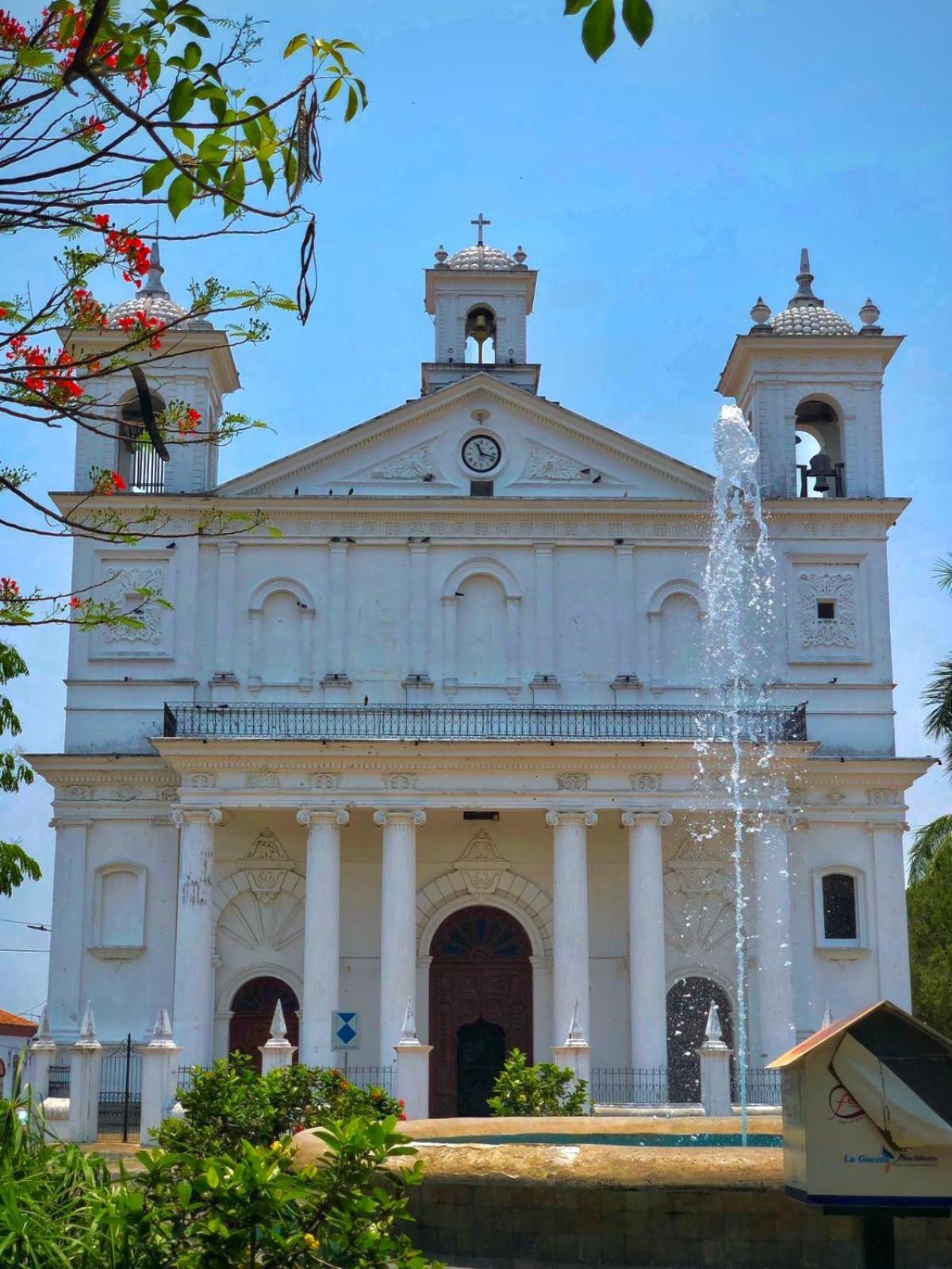Hotel Y Cafe Ixmati Suchitoto エクステリア 写真